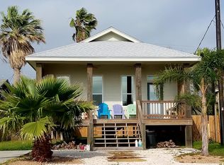 211 S 2nd St, Rockport, TX 78382
