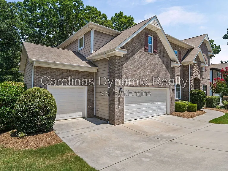 1912 Madeira Cir — Photo 3