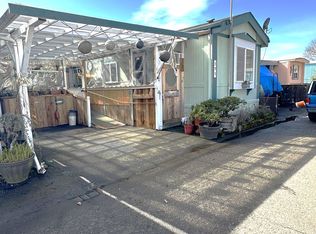 171 Riggs Hill Ln, Winchester Bay, OR 97467