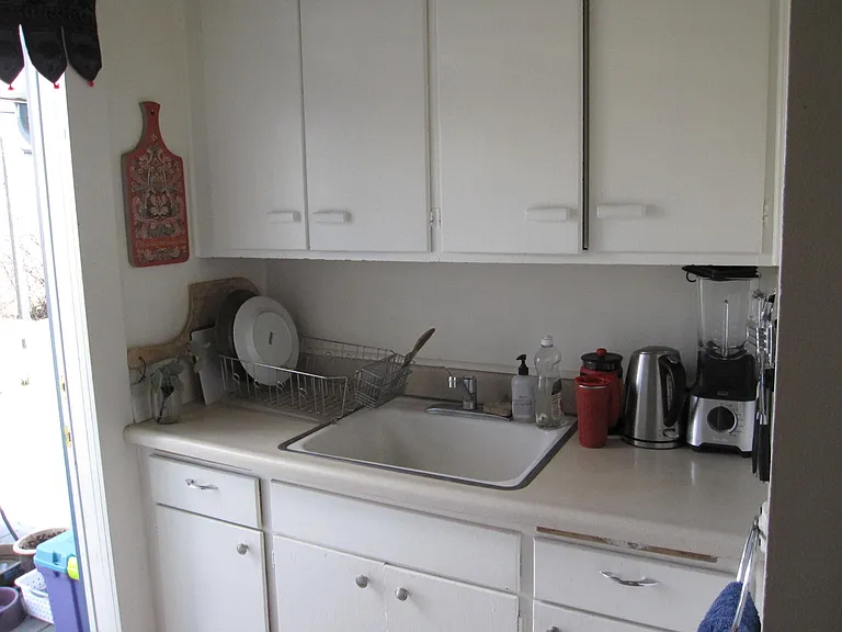 220 SE Gladstone St #3 — Photo 6