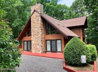 142 Buck Ridge Dr, Drums, PA 18222