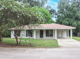 135 Crescent Dr, Hattiesburg, MS 39401