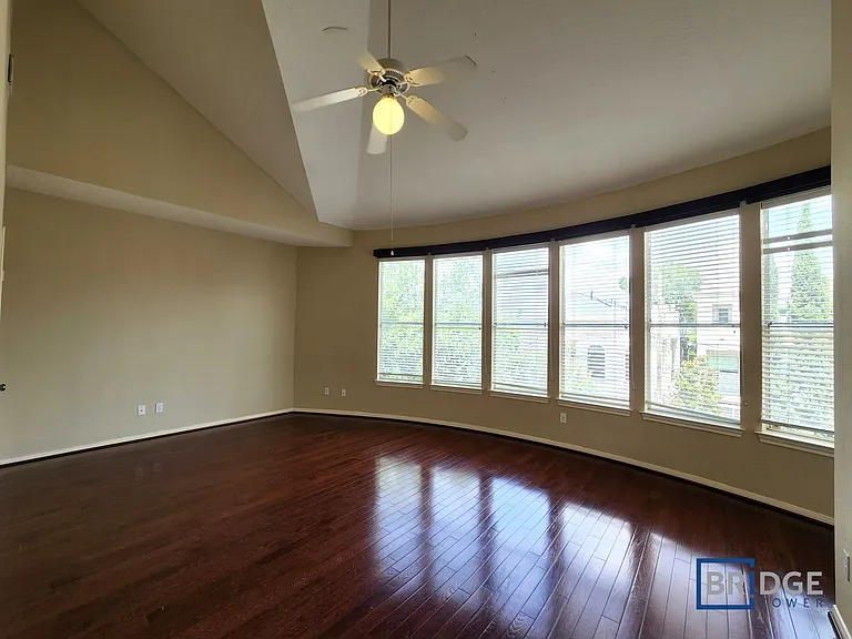 319 Birdsall St — Photo 12