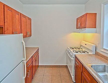 2nd image of 8424 118th St