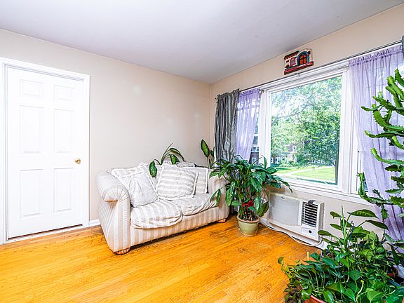 4th image of 2724 W Berwyn Ave APT 2A