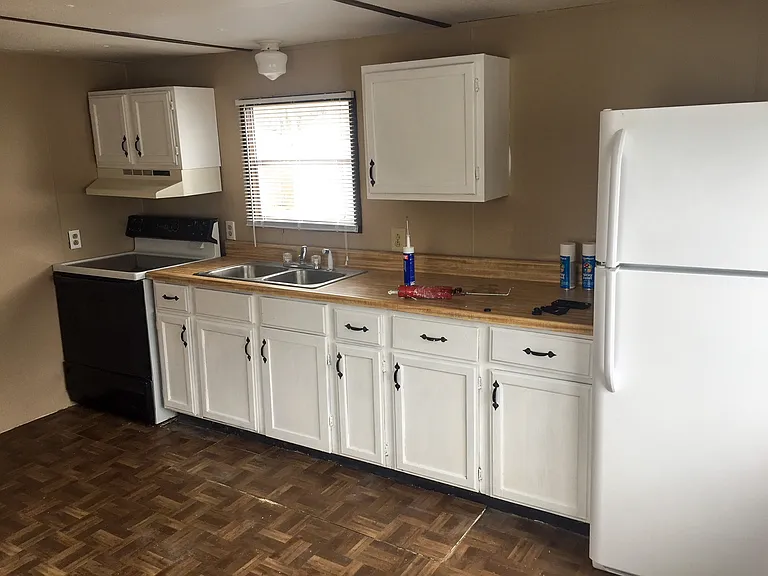 111 N Charlton Ave — Photo 2