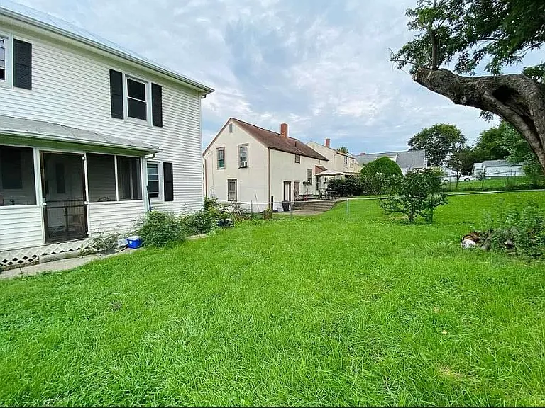 28 N Willow St — Photo 9