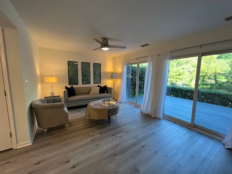1017 Riverbend Club Dr SE — Photo 9
