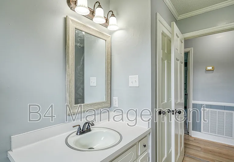 835 Archer Rd — Photo 8