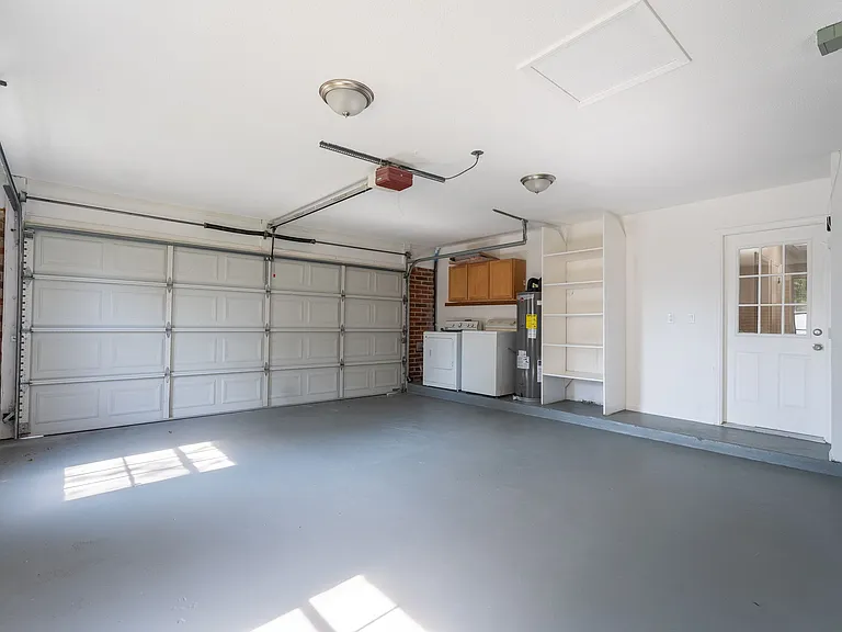 261 Dillon Dr — Photo 7