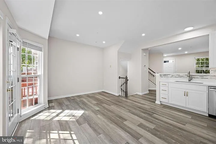 8880 Papillon Dr — Photo 12