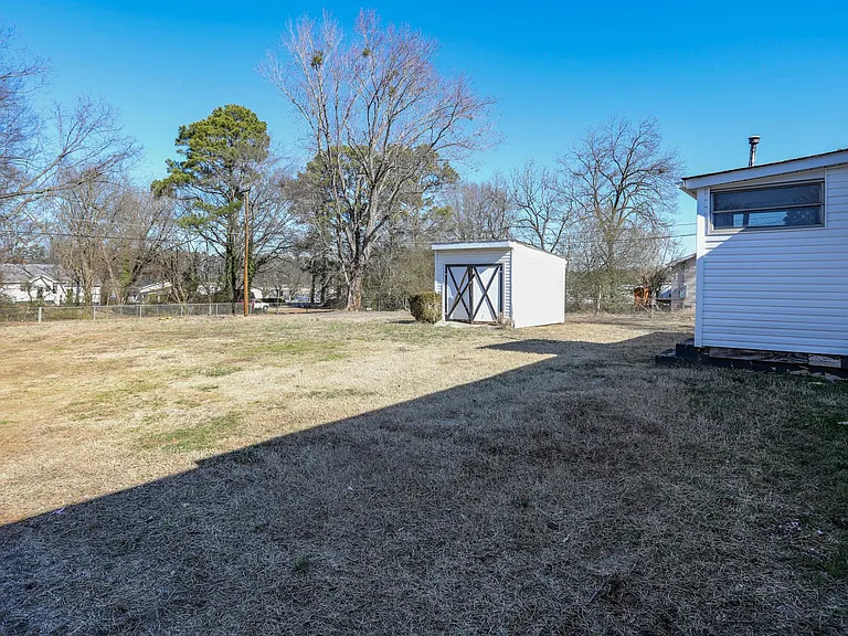 251 Anderson Dr — Photo 26