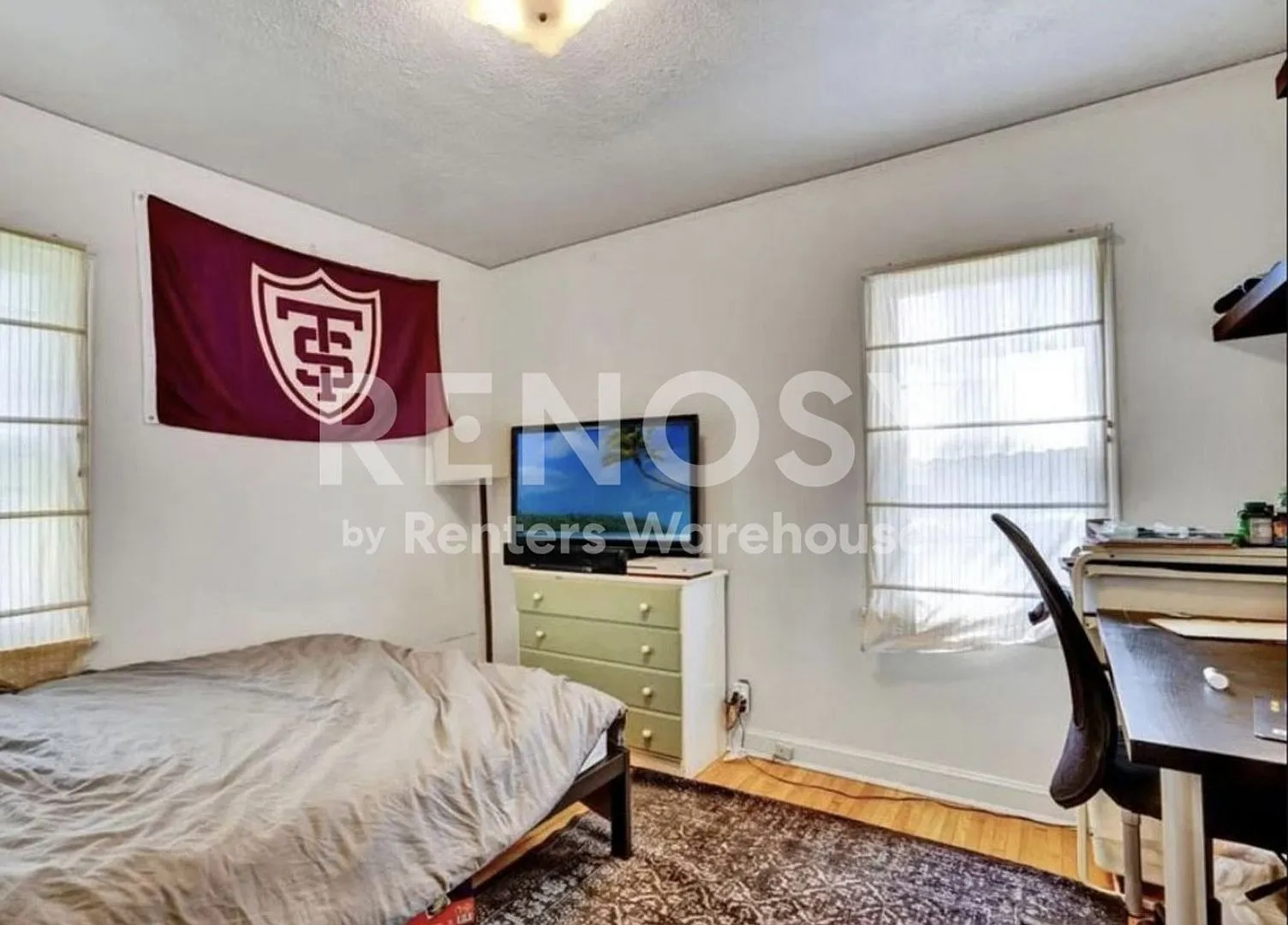 Awesome 5 Bedroom 2 Bathroom Single Family Home! — Photo 3