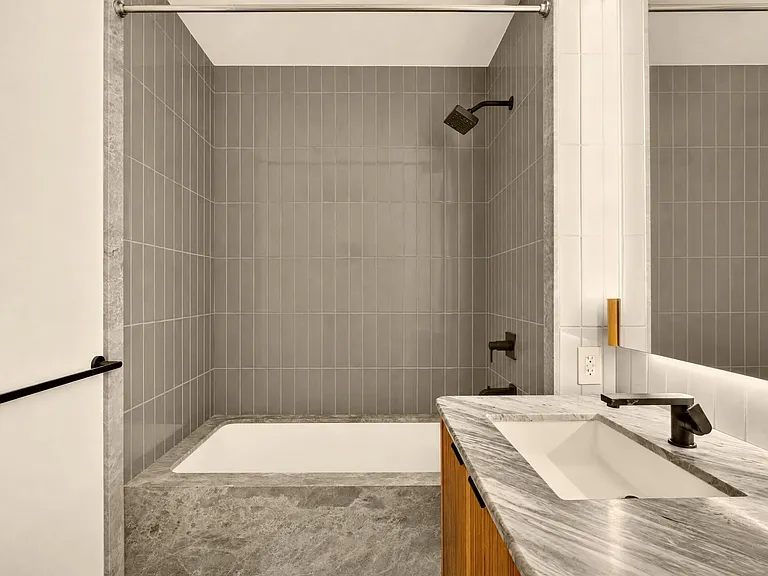 400 W 38th St #5GN — Photo 16