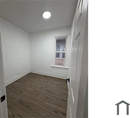 10910 S Edbrooke Ave — Photo 1