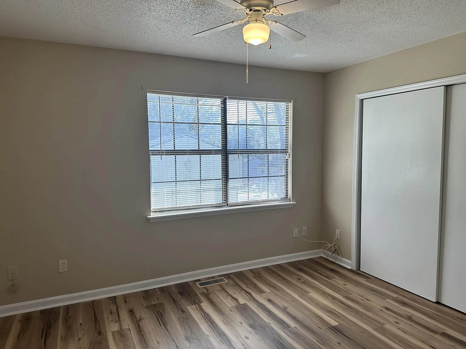 1029 Sutor Rd - 1029 — Photo 3