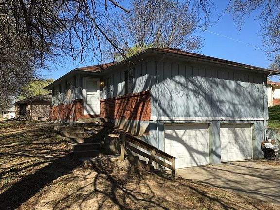 3rd image of 327 S 73rd Dr