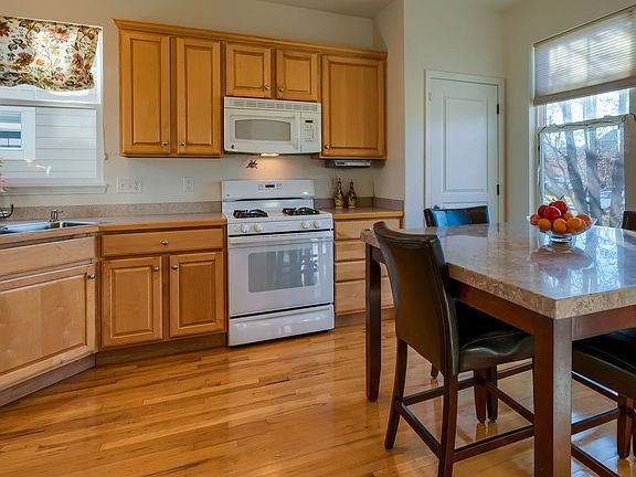 10 Dining Room 1 (2).jpg