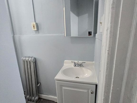 4th image of 257 S 11th St Floor 2