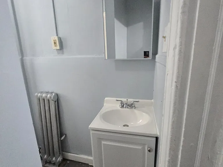 257 S 11th St #2 — Photo 4