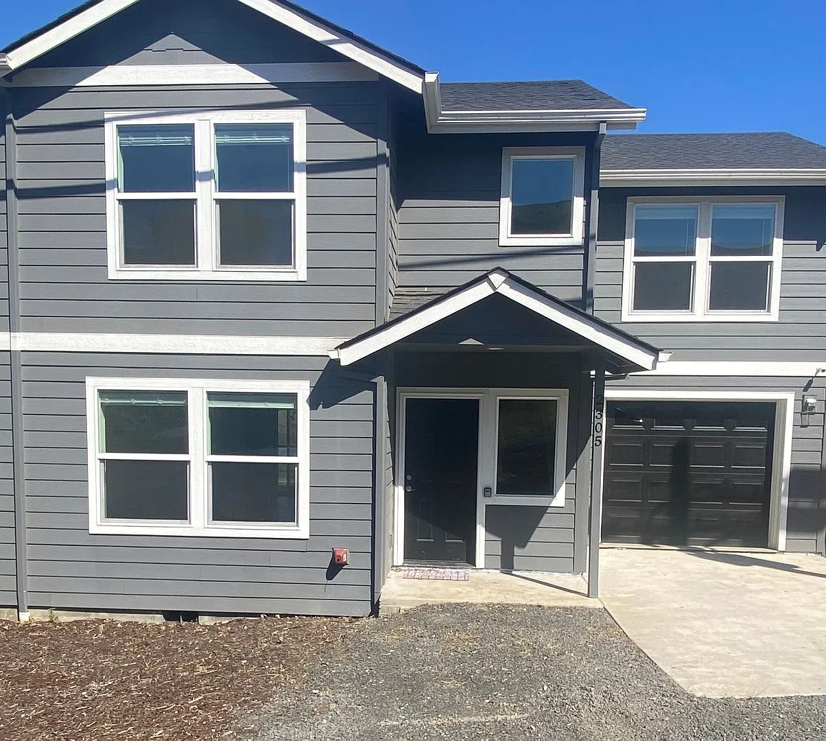 Newer 3 Bedroom Duplex with Gorgeous River Views! — Photo 1