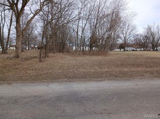 S 5th St, New Douglas, IL