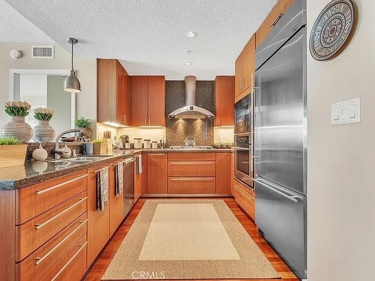 3141 Michelson #507 — Photo 3