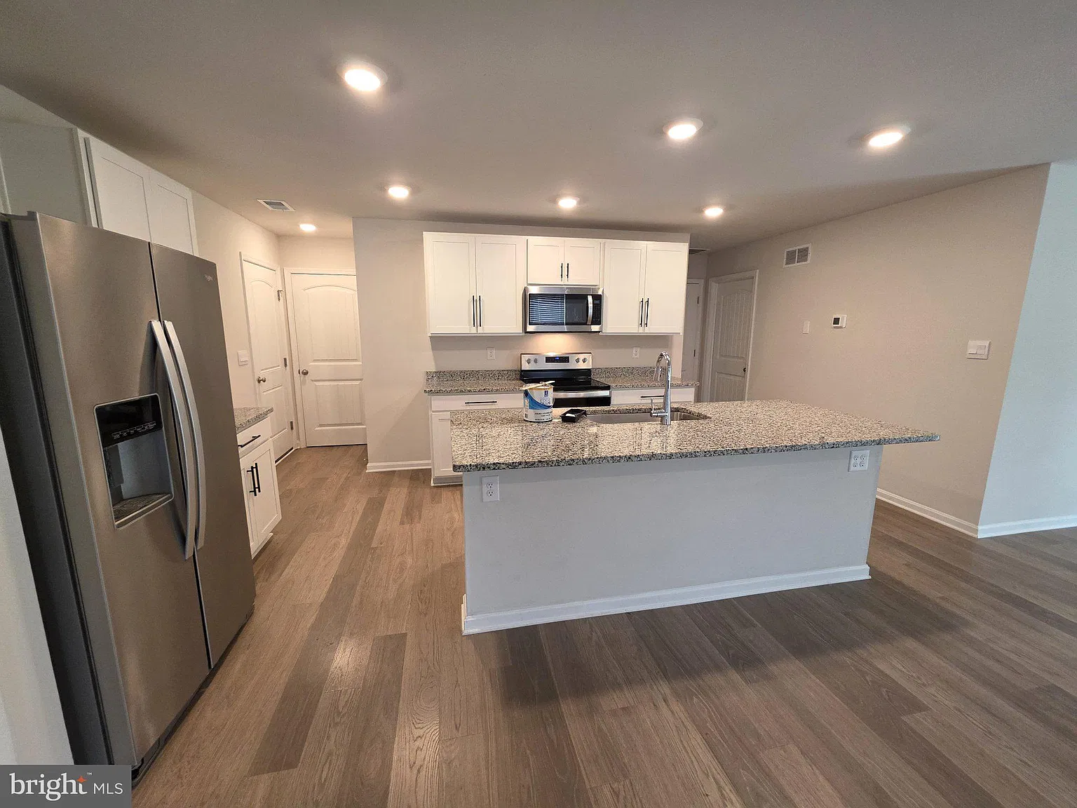 5 bed, 3.0 bath, 2450 sqft, $2,800 — Photo 3