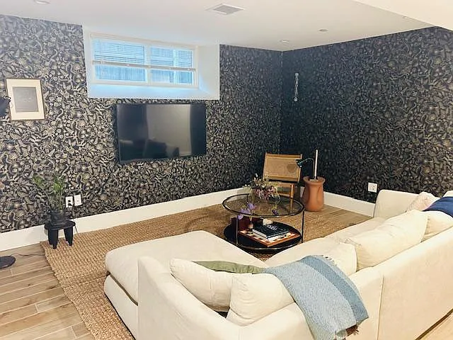 3 bed, 1300 sqft, $5,900 — Photo 3