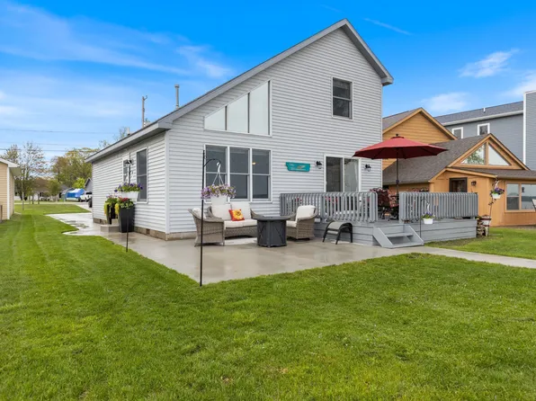 423 Old Trail Dr, Houghton Lake, MI 48629