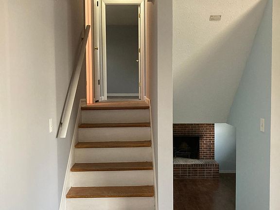 2nd image of 6132 Oakfield Dr E