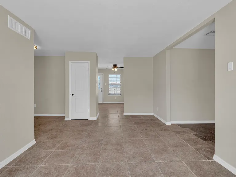 404 Rocca Ln — Photo 2