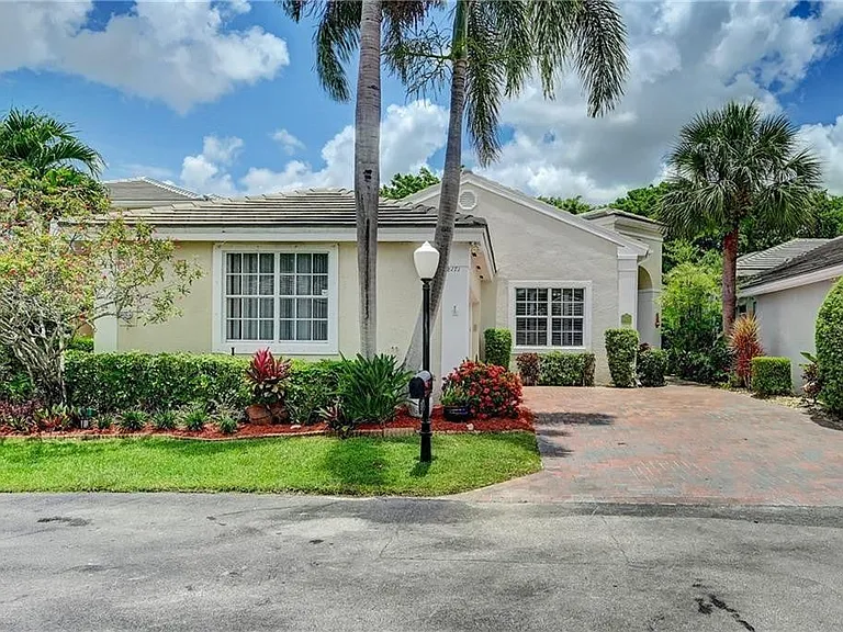 8171 Hampton Wood Dr — Photo 1