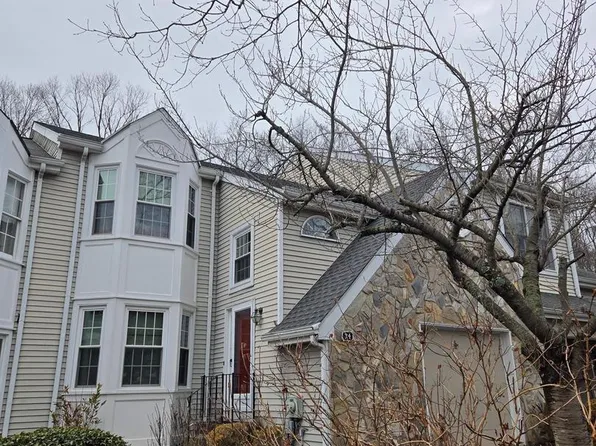 24 Bogey Cir, Doylestown, PA 18901