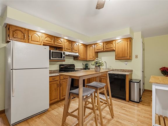 5th image of 213 Alpine Village Dr