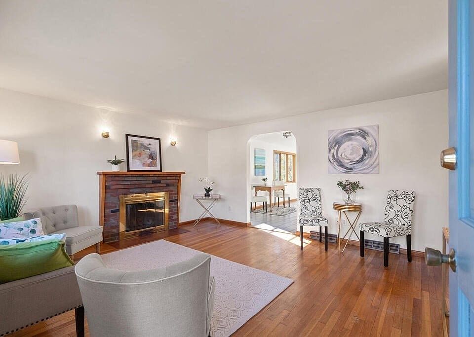 34 Locust St, Burlington, MA 01803 Zillow
