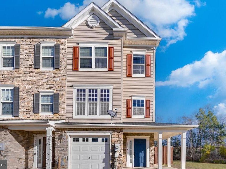 1st image of 45520 Catalina Ln