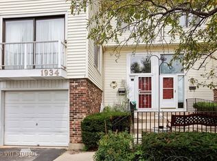 1934 Loomes Ave, Downers Grove, IL 60516