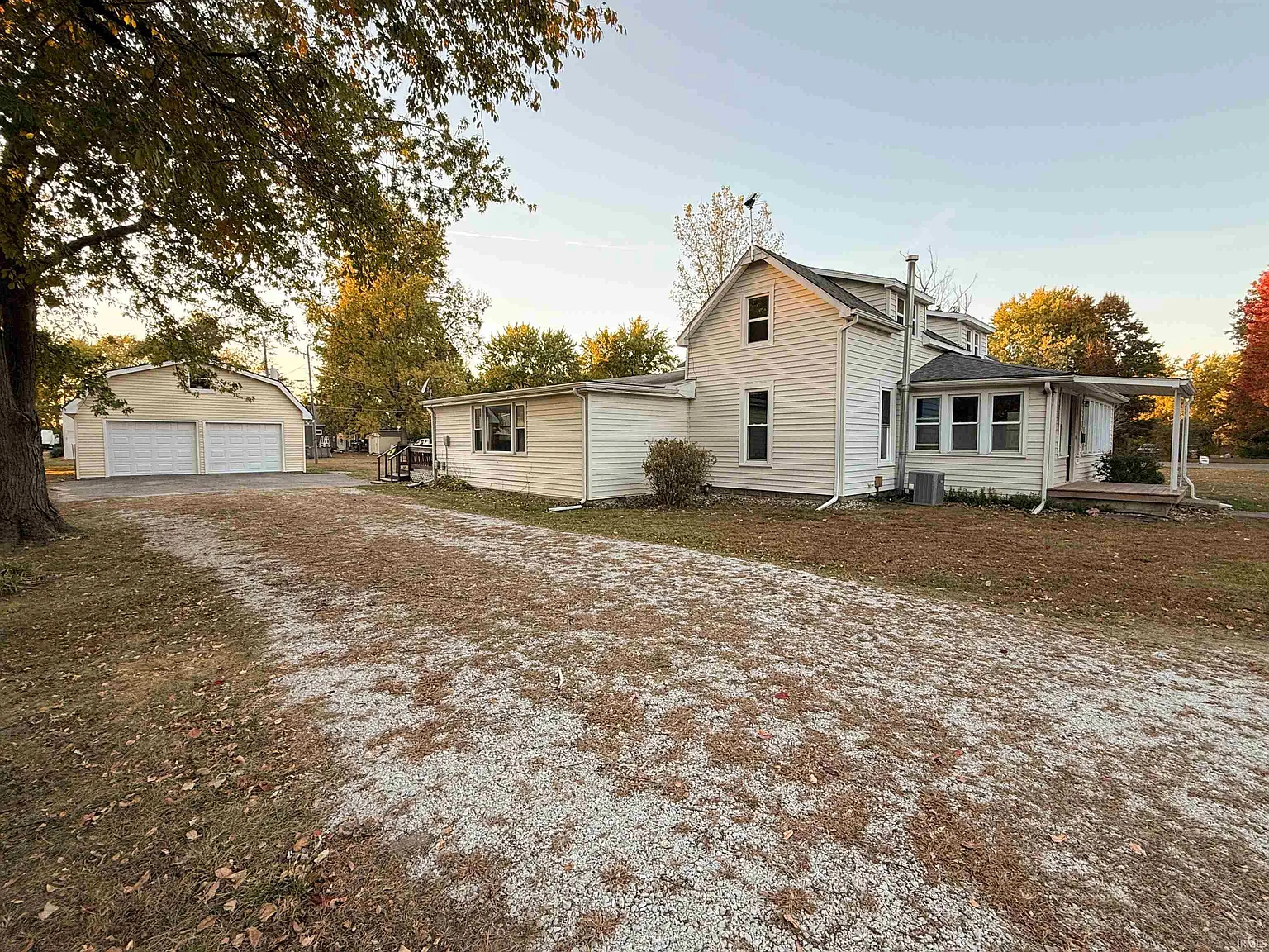 1023 N Hathaway St photo 1
