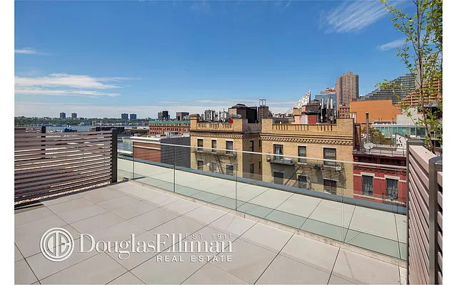 Sold by Douglas Elliman | media 21
