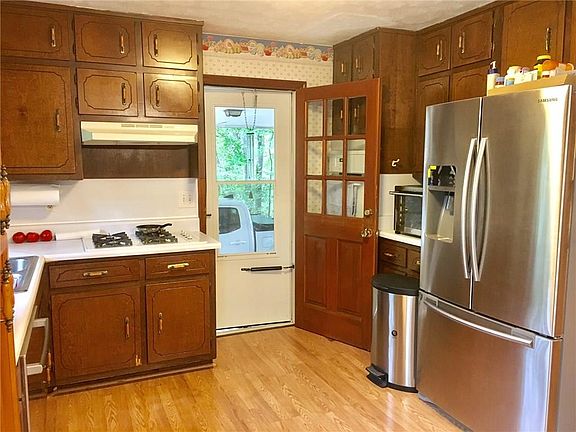 4th image of 1028 Duke Dr SE