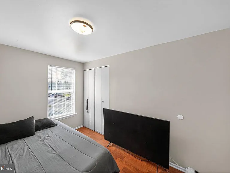 2523 Robinson Pl — Photo 11