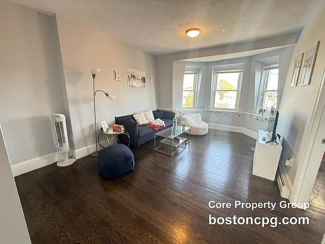 10 Cross St E #3