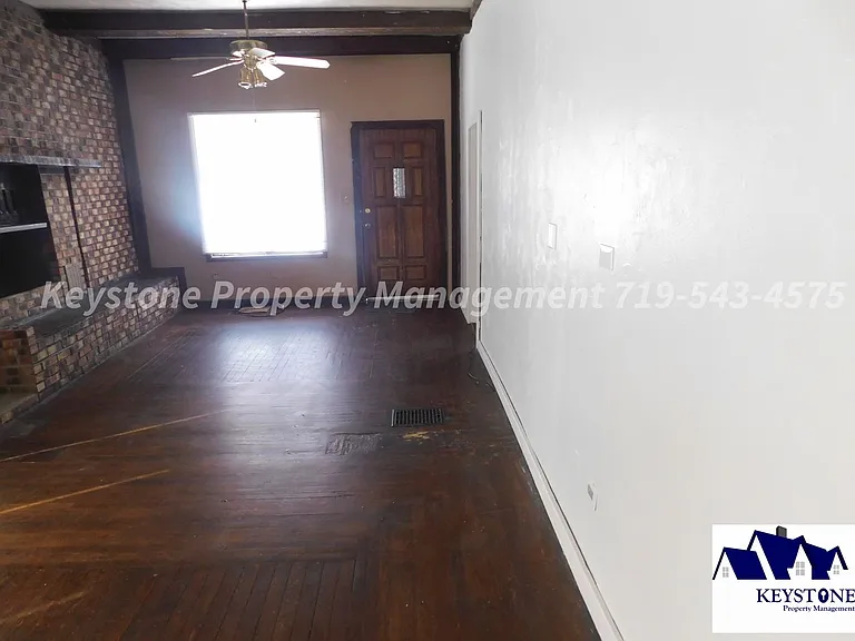 906 N Glendale Ave — Photo 2