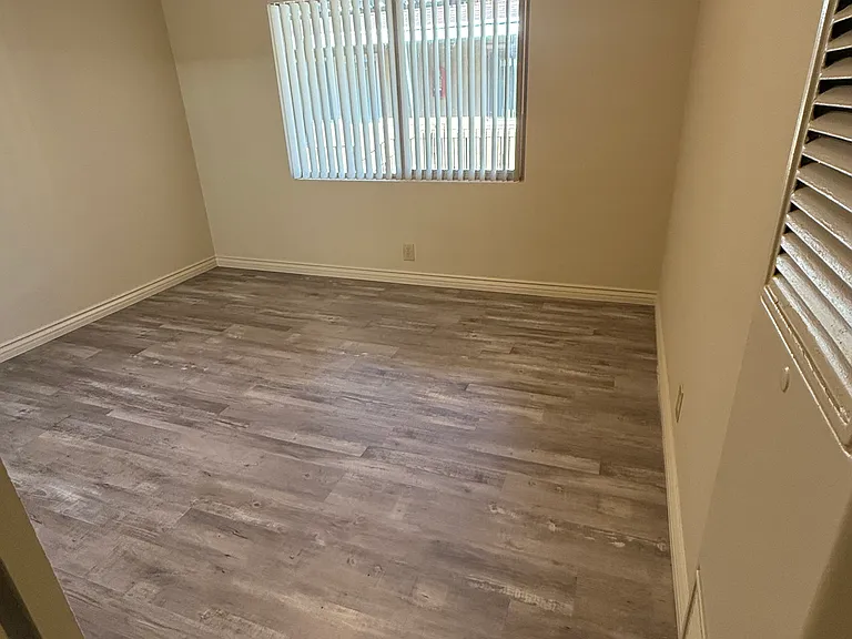 Village Glen Apartments — Photo 28