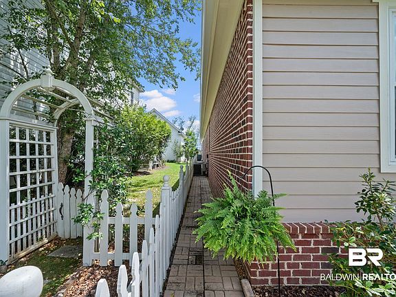 4th image of 905 Buttercup Ln