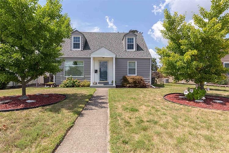 1st image of 213 N Ironwood Dr