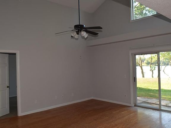 2nd image of 1222 Lake Blue Cir