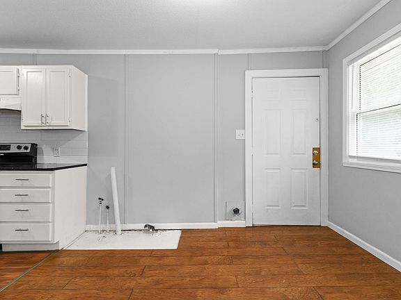 2nd image of 937 Metropolitan Ave #2