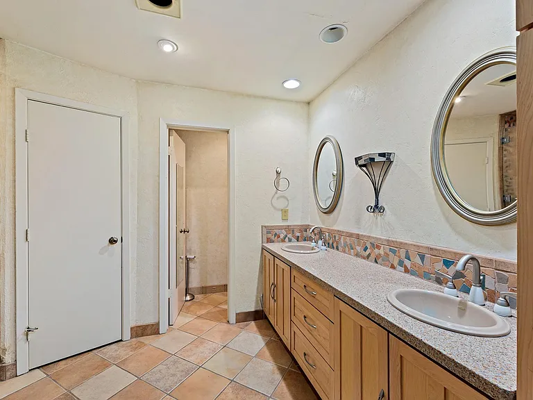 8022 Scotland Yard — Photo 19